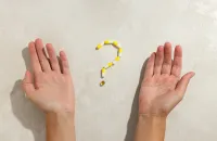 ユベラVSトラネキサム酸 最強のシミ・くすみ治療薬はこれ!