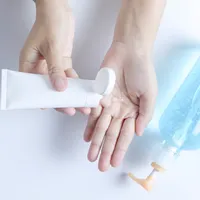 ベピオゲルとディフェリンゲルの違いとは?皮膚科ニキビ薬の選び方と使い方