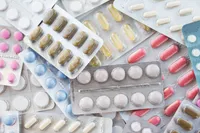 薄毛治療薬の『オリジナル薬 vs ジェネリック薬』何が違うの?