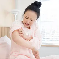 発疹、かゆみで苦労しているなら。原因や症状、改善方法を解説します。