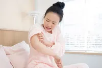 発疹、かゆみで苦労しているなら。原因や症状、改善方法を解説します。