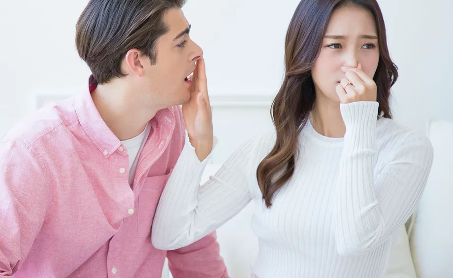 口臭を誘発する「扁桃結石(臭い玉)」除去方法や原因を解説します。