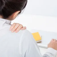 肩の痛みの原因は?症状や対処法などすべて解説します