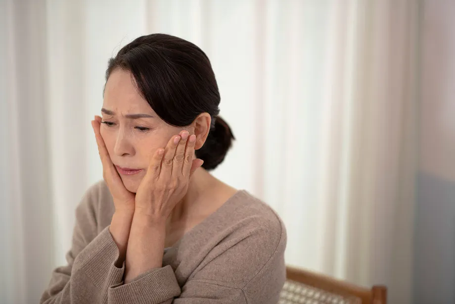 「不眠症に顔のほてり..更年期の症状かも?」更年期の代表的な症状やおすすめのサプリメントを紹介