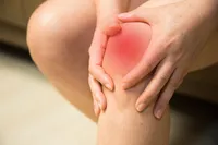 膝の痛みの原因が気になる方へ。膝の痛みの原因と、よくある質問まとめ