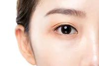 きれいな瞳を手に入れる方法2つを紹介