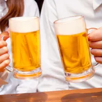 お酒を飲んだ翌日に腹痛があるなら膵炎の可能性があります。膵炎の症状や原因、治療法を解説