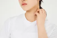 気づいたらできている粉瘤。病院にいったほうがいいの?