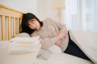 「下腹部がチクチクします、排卵痛ですか?」排卵痛の症状と和らげる方法