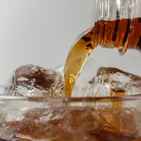 ゼロコーラを飲むと本当に太らないの?カロリーと人工甘味料について