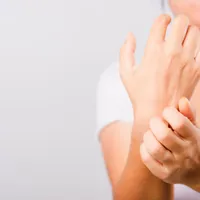 汗疱の原因や症状、治療法、予防法をまとめて解説