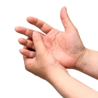 手足の冷え「末端冷え症」の治療法や原因、予防方法