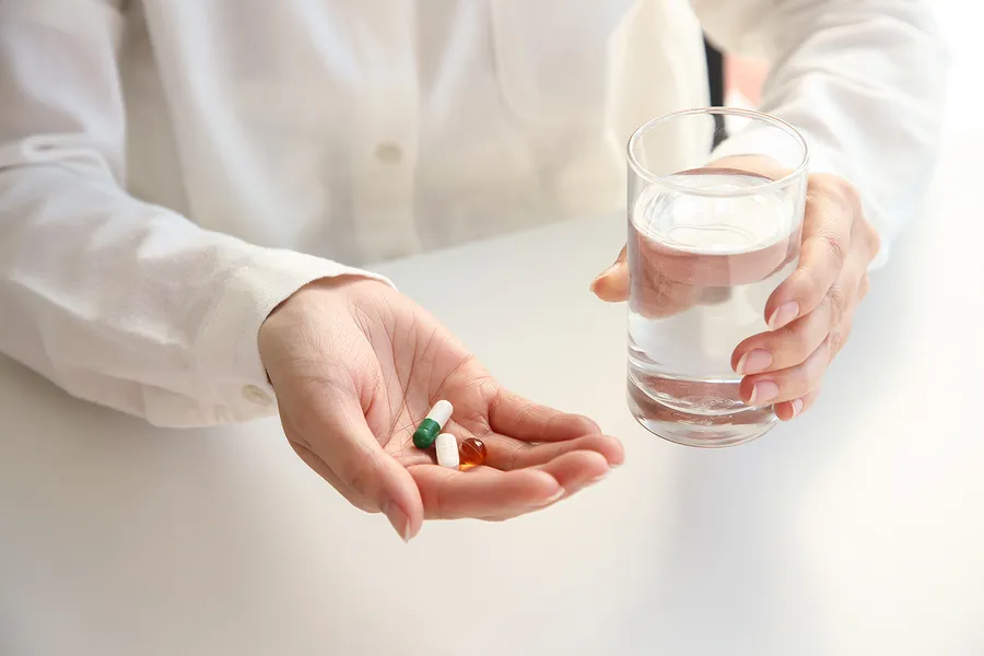 夜に飲んではいけないサプリメント