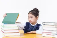 「うちの子ももしかしてディスレクシア(読字障害)?」ディスレクシアの症状7つと原因、治療法について
