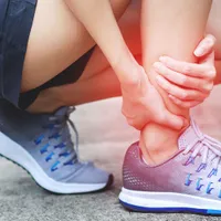 「捻挫とはどういう意味ですか?」捻挫の意味、原因、症状、治療法