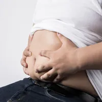 こんな症状が現れたら「脂肪肝」を疑いましょう。脂肪肝の症状、原因、治療法、予防法まとめ