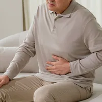 「痔だと思ったら直腸癌だった?」直腸癌の症状や原因、予防法について見てみましょう