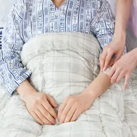 首や脇の下が腫れる場合はリンパ腫を疑ってみてください。リンパ腫の症状、種類、治療法まとめ