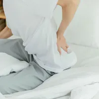 腰から脚まで「ビリッ」とくる坐骨神経痛、症状や原因、治療法まとめ