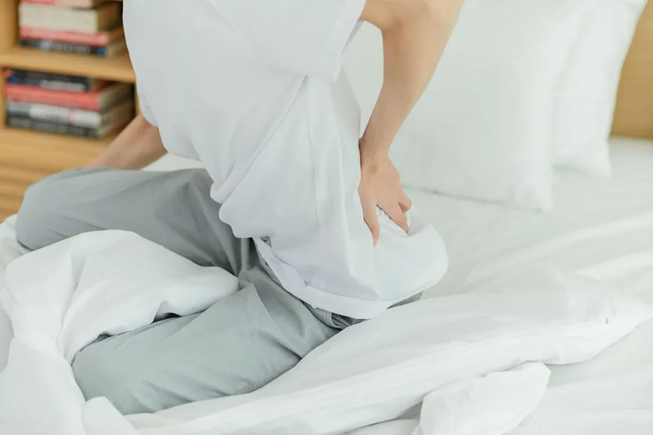 腰から脚まで「ビリッ」とくる坐骨神経痛、症状や原因、治療法まとめ