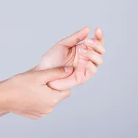 浮腫の種類や原因、症状、治療法について