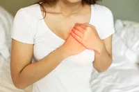 胸痛の原因は何でしょうか?胸の痛みの症状を引き起こす疾患