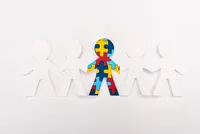 「発達障害の症状が知りたいです」発達障害の原因、年齢別症状、治療法をまとめました。