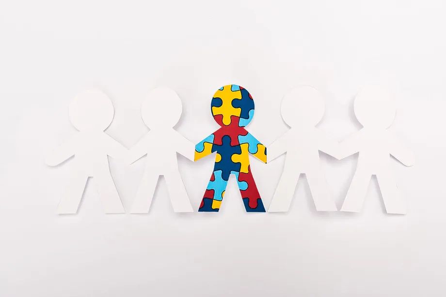 「発達障害の症状が知りたいです」発達障害の原因、年齢別症状、治療法をまとめました。