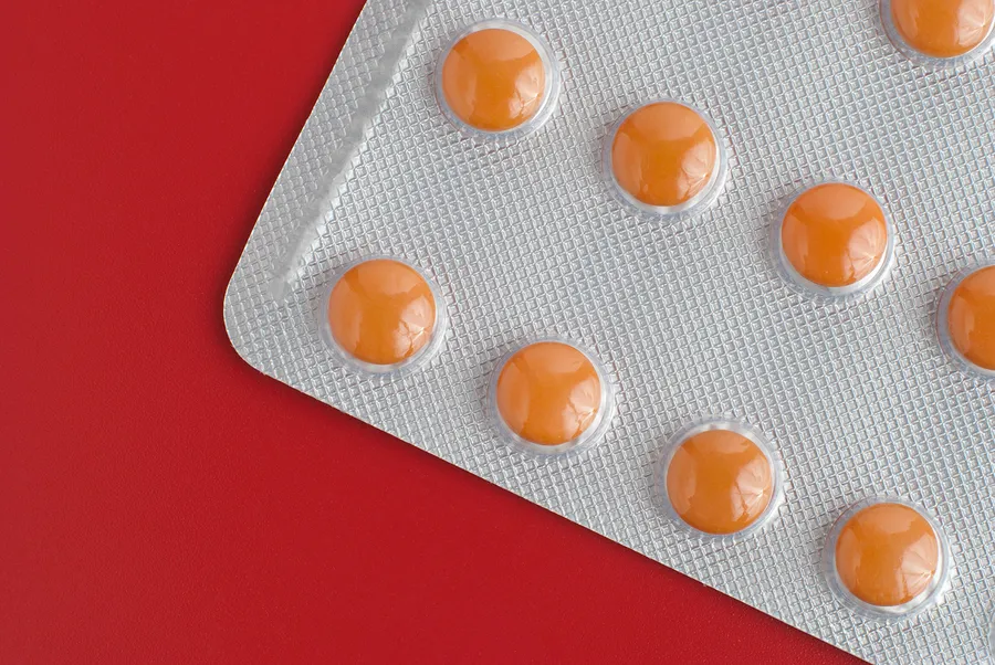 ニキビ治療薬とニキビ抗生物質は併用禁忌薬です。