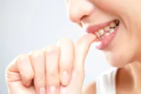 ささくれをむやみにちぎると危険です!「爪囲炎」の治療、病院、症状について解説