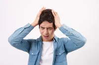 めまいが20分以上続く場合はメニエール病が疑われます。メニエール病の症状から治療法について