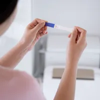 「妊娠検査薬はいつ使えばいいの?」妊娠検査薬の使用法や確認方法まとめ