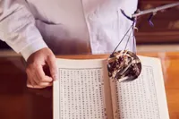 「瓊玉膏(ケイギョクコウ)」の効能は?成分や服用法を解説