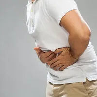 突然、下腹部に痛みを感じる場合「憩室炎」の可能性があります。