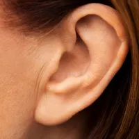 突然音が聞こえなくなる「突発性難聴」前兆症状、治療、原因をまとめました