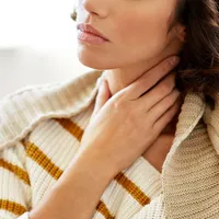 かすれ声が続く場合「声帯結節」の可能性があります。原因と症状、診断、治療法まとめ