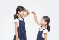 特に思春期が早い子どもは『早発思春期』が疑われます。症状から原因、診断、治療法について