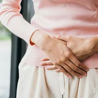 音もなく訪れる「胆嚢がん」症状や生存率、治療、原因について