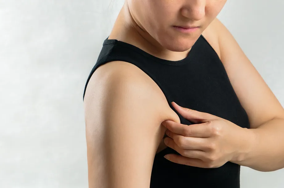脇の下のしこりと痛み、原因は何でしょうか?脇の下のしこりの原因5つ