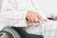 「ハンセン病、伝染するんでしょうか？」ハンセン病の症状、原因、治療法について見てみましょう。