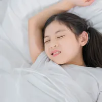 『夜子どもが突然泣き叫びます』夜驚症の原因、症状、治療、対処法