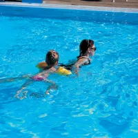 水の外で窒息する「乾性溺水」の原因、前兆症状、診断、治療、予防法