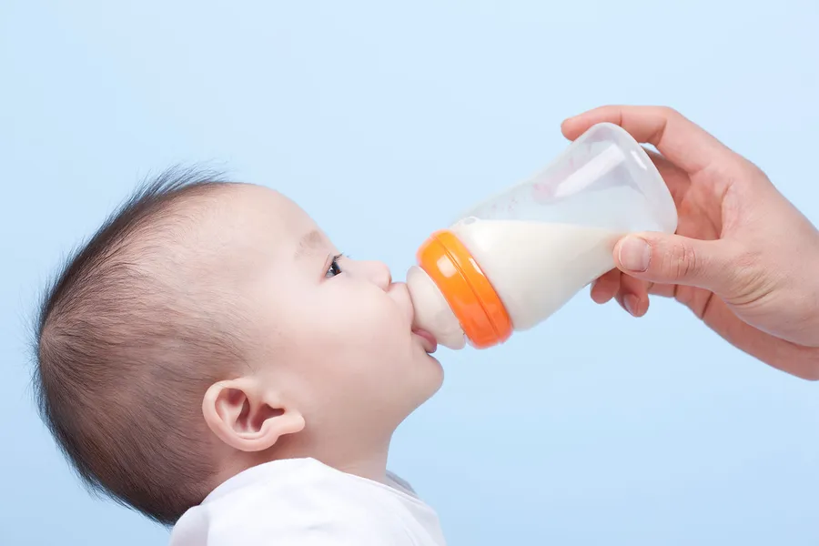 新生児のミルク量