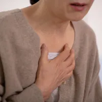 頻脈の症状が気になる方へ。頻脈の原因、症状、徐脈との違いを解説