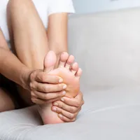 痛風に良い食べ物 vs 悪い食べ物は?原因と症状そして治療法