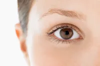 眼球が突出する『バセドウ病』の原因、治療、症状について知る