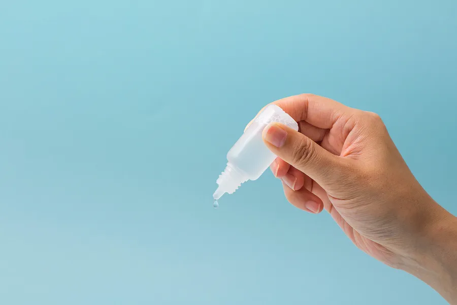 多用途人工涙液と使い捨て人工涙液の使用法は少しずつ異なります。