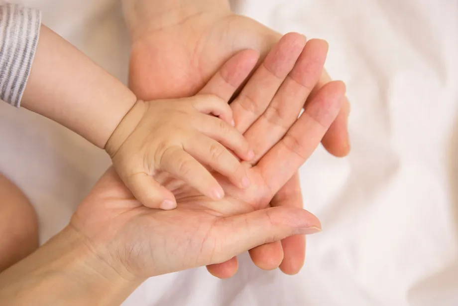 「口唇口蓋裂は遺伝ですか?」口唇口蓋裂の原因、遺伝の有無、手術の時期について