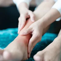 原因不明の足首の痛み?『有痛性外脛骨症候群』の症状、手術、治療法