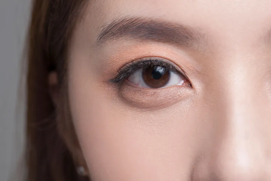 目の健康に良い食べ物 VS 目に良くない食べ物